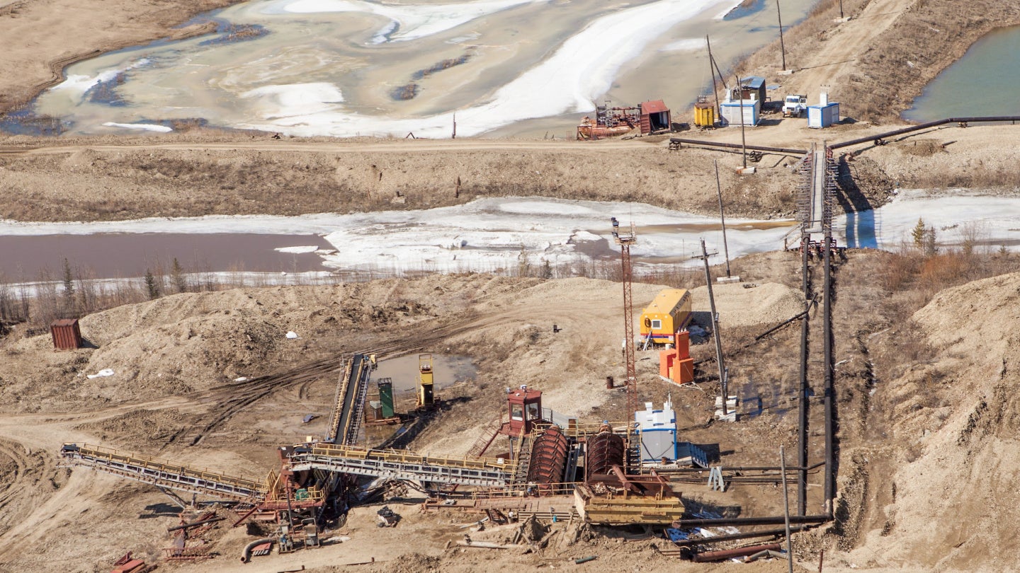 Peru gold mine blaze claims 27 lives